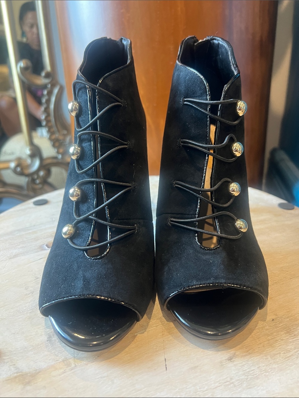 White House Black Market Women Size 8M Velvet Black Ankle Boots Zip Back Side